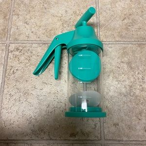 Pampered Chef Batter Mixer and Dispenser